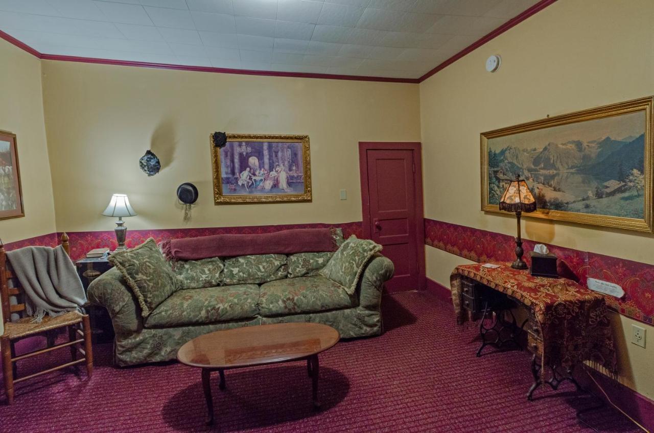 Armour'S Hotel & Spa Red Boiling Springs Exterior photo